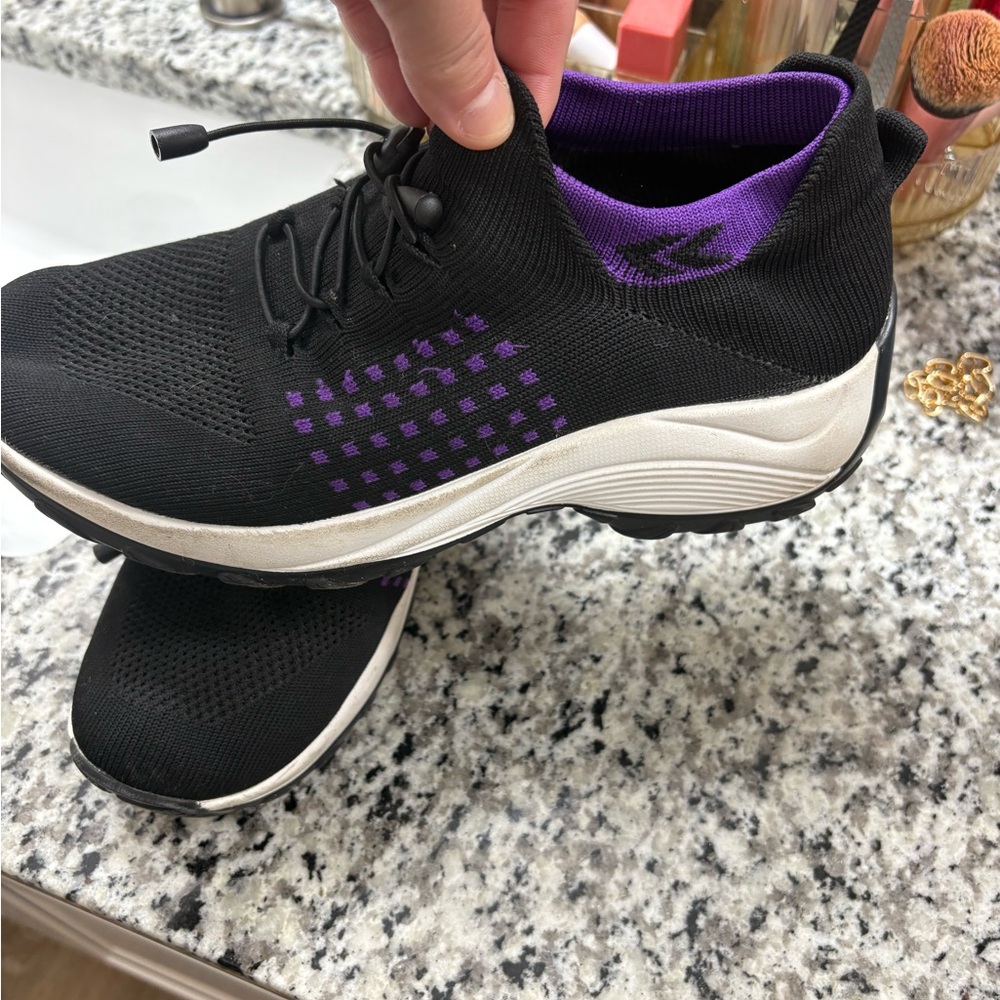 Black and Purple Women's Athletic Shoes